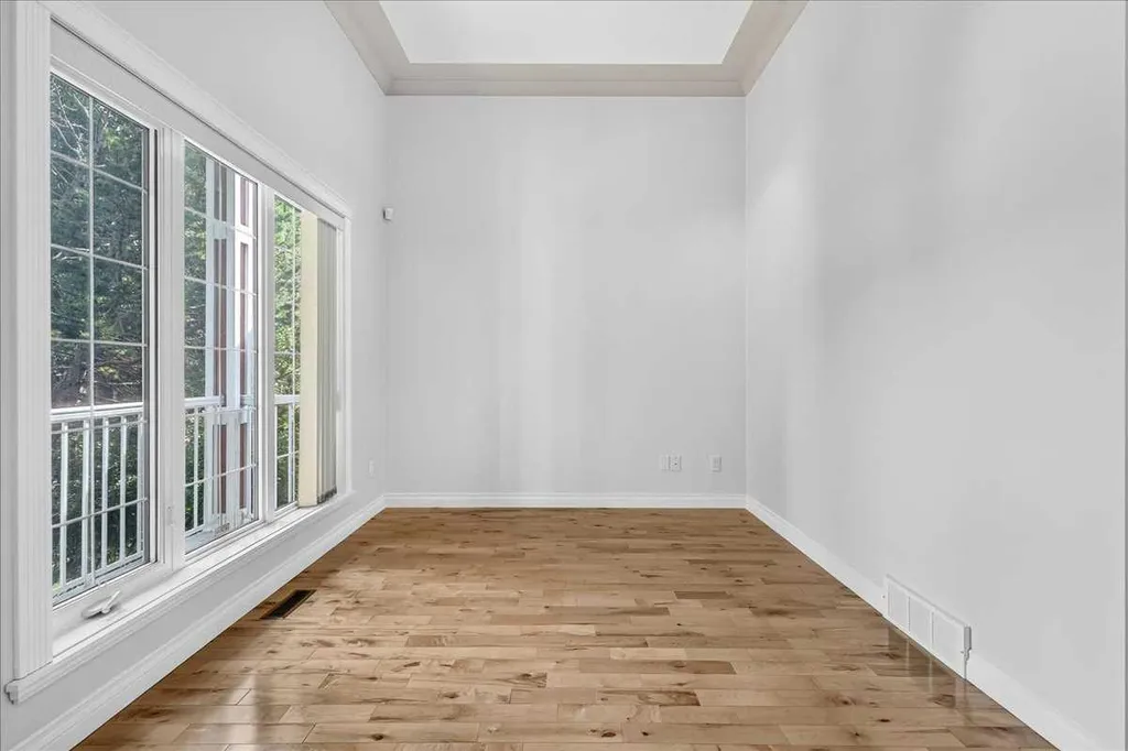 125 25 Avenue NW Calgary AB T2M 2A4
