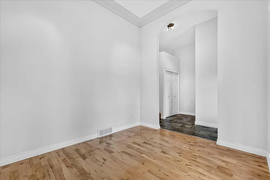 125 25 Avenue NW Calgary AB T2M 2A4