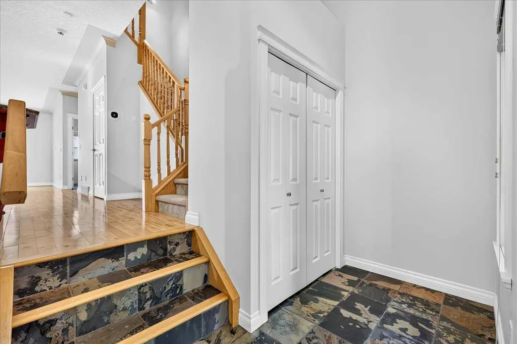 125 25 Avenue NW Calgary AB T2M 2A4