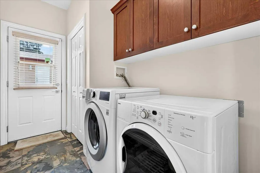 125 25 Avenue NW Calgary AB T2M 2A4