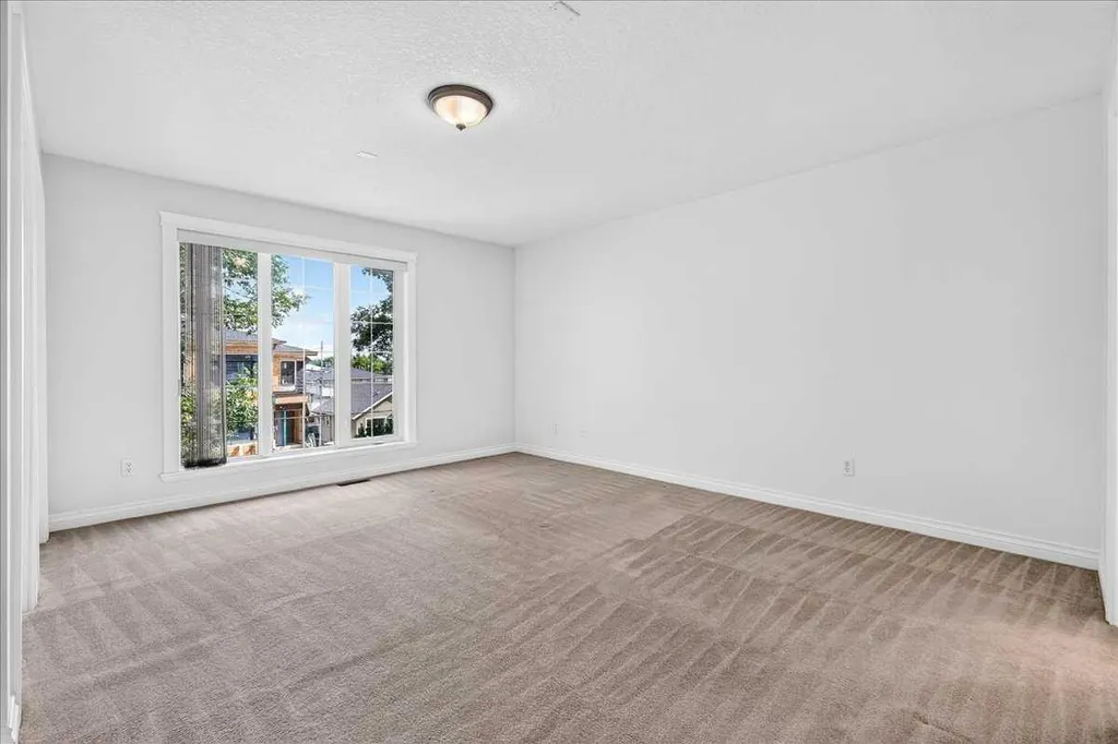 125 25 Avenue NW Calgary AB T2M 2A4