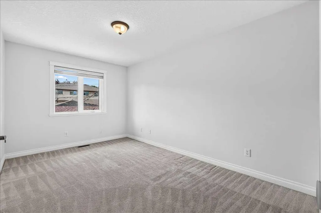 125 25 Avenue NW Calgary AB T2M 2A4