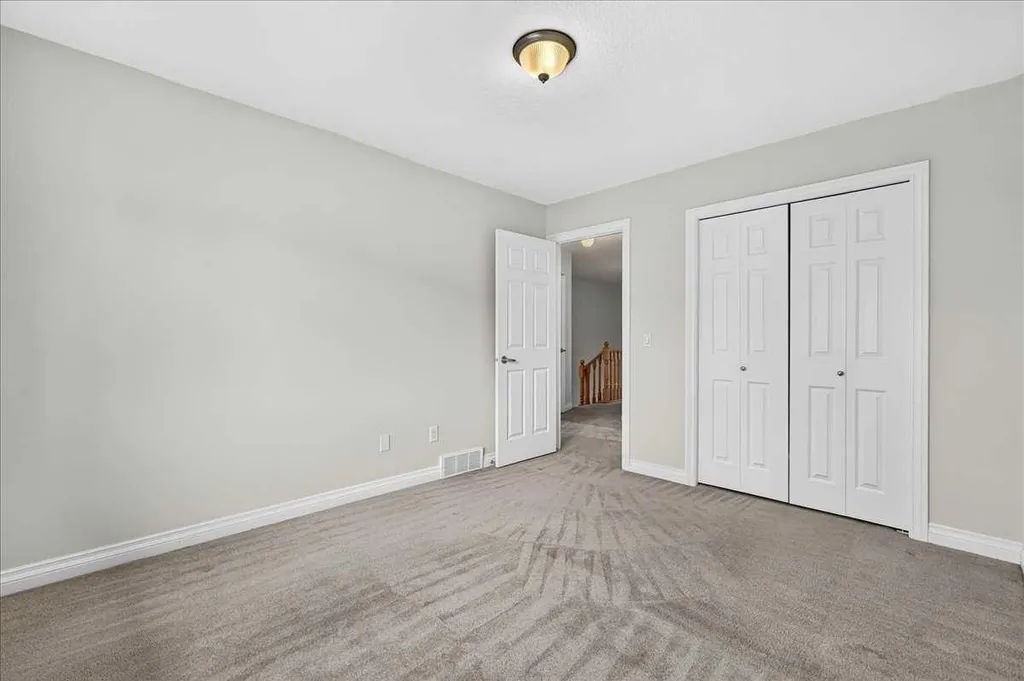 125 25 Avenue NW Calgary AB T2M 2A4