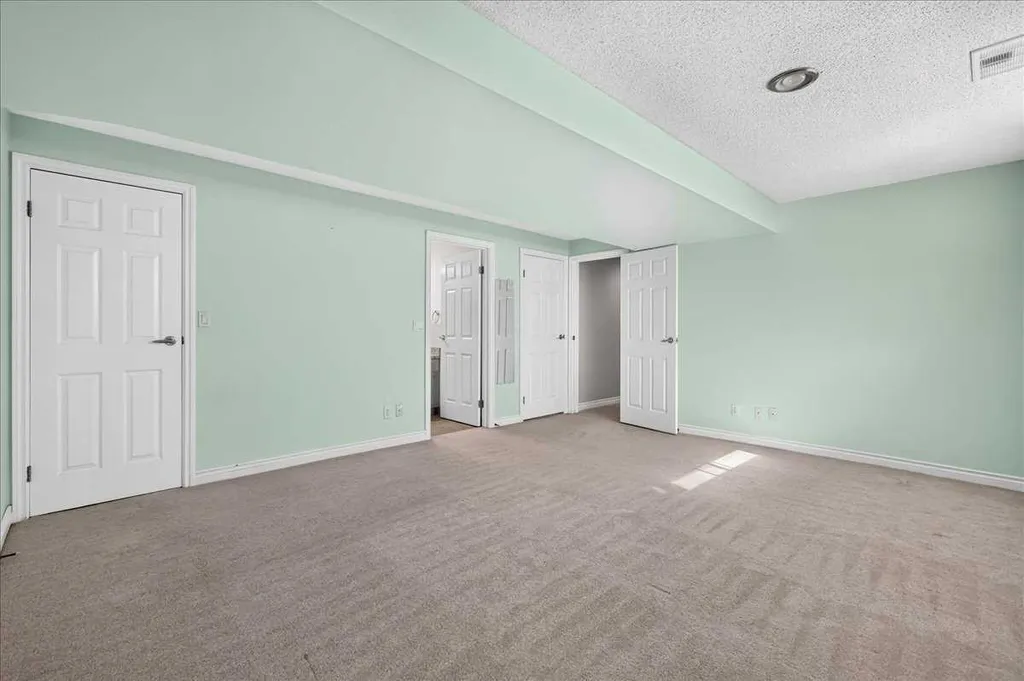 125 25 Avenue NW Calgary AB T2M 2A4