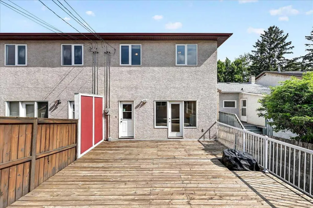 125 25 Avenue NW Calgary AB T2M 2A4