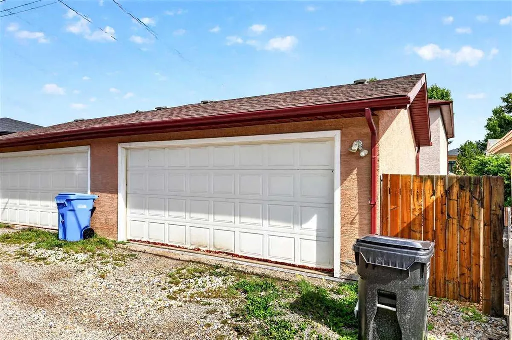 125 25 Avenue NW Calgary AB T2M 2A4
