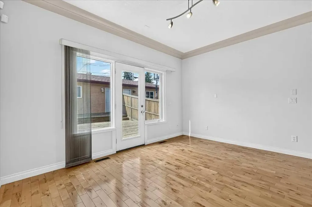 125 25 Avenue NW Calgary AB T2M 2A4