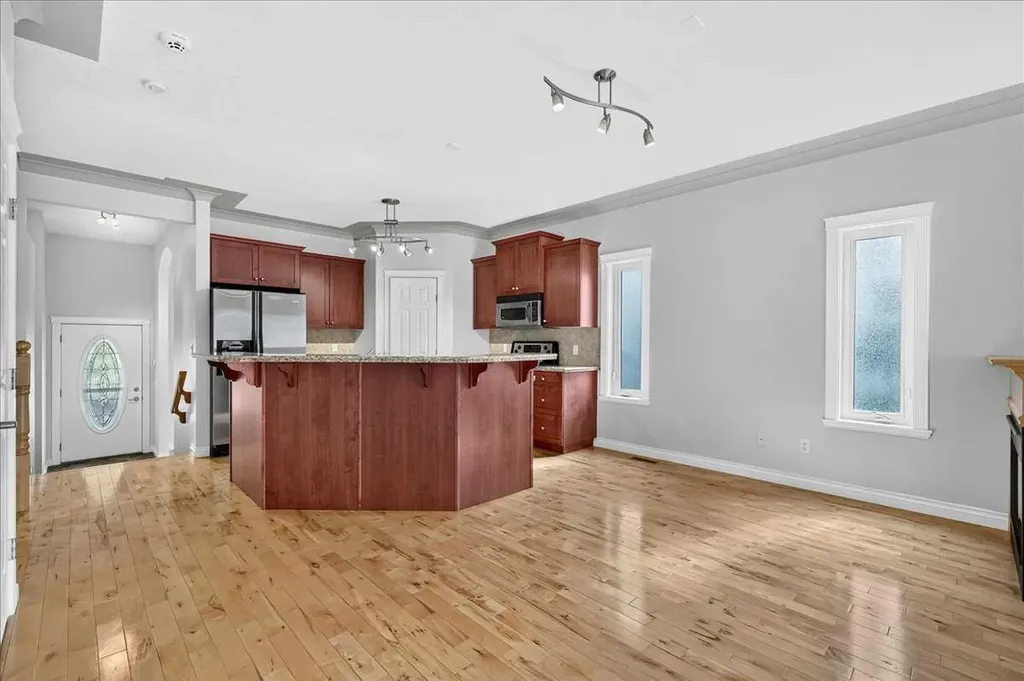 125 25 Avenue NW Calgary AB T2M 2A4