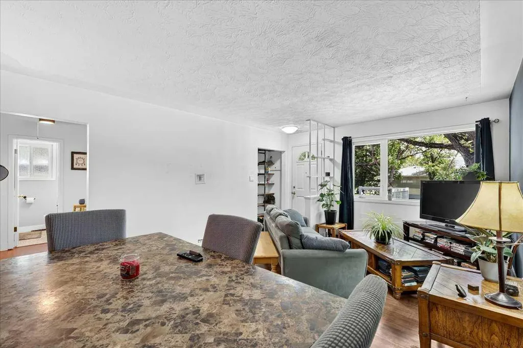 1944 10 Avenue NE Calgary AB T2E 0Y5