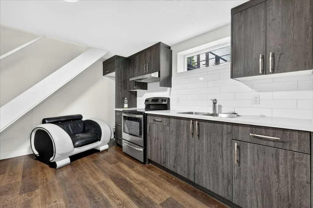 1944 10 Avenue NE Calgary AB T2E 0Y5