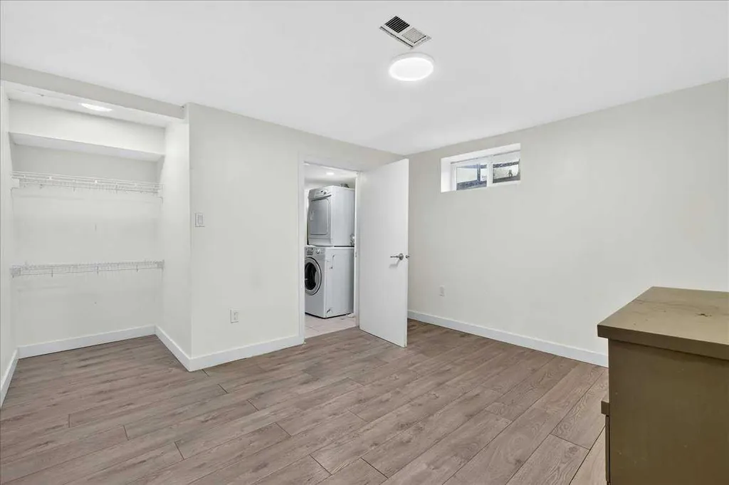 1944 10 Avenue NE Calgary AB T2E 0Y5