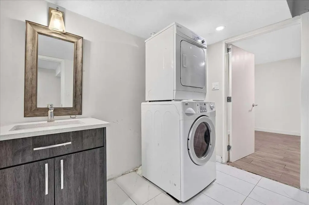 1944 10 Avenue NE Calgary AB T2E 0Y5