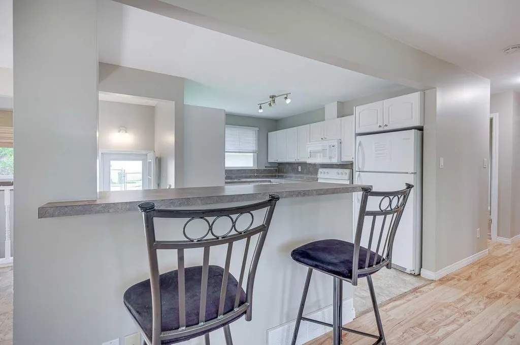 5958 West Park Crescent Crescent N Red Deer AB T4N1G3