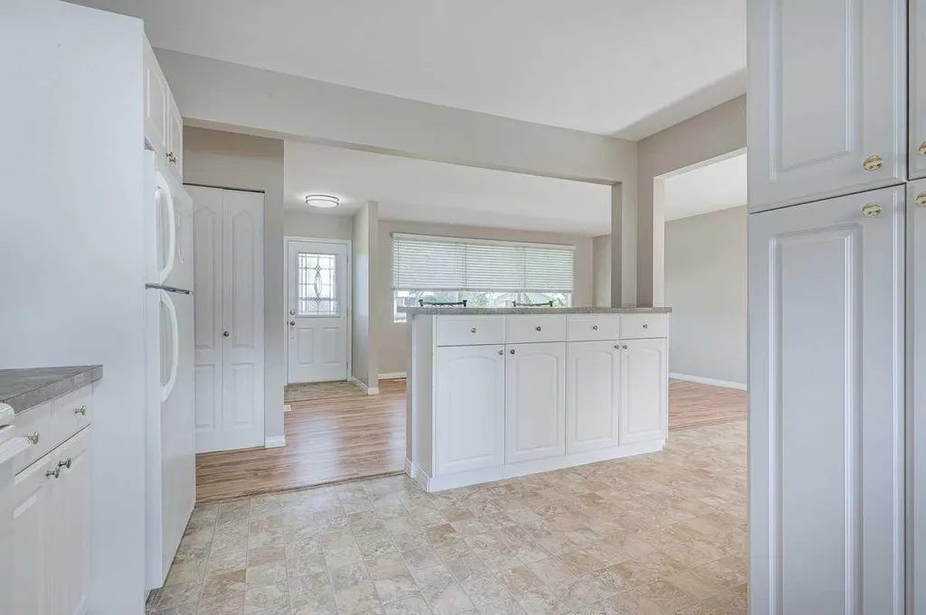 5958 West Park Crescent Crescent N Red Deer AB T4N1G3