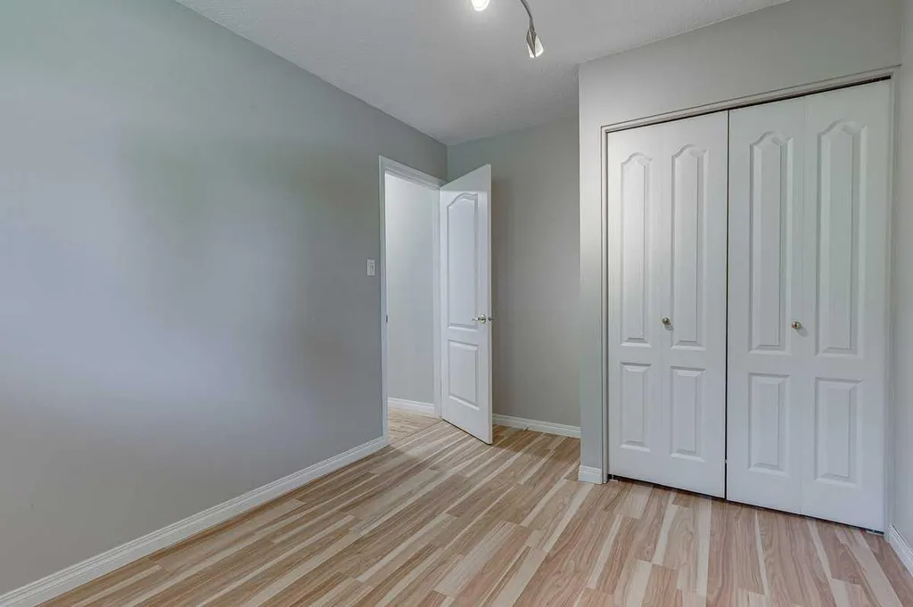 5958 West Park Crescent Crescent N Red Deer AB T4N1G3