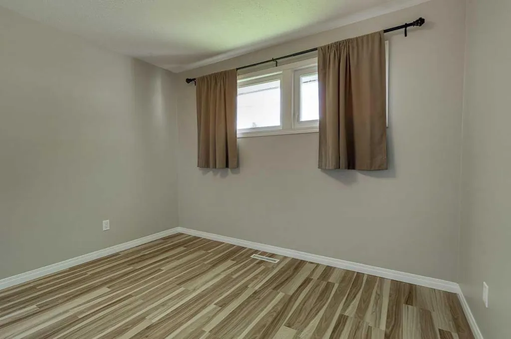 5958 West Park Crescent Crescent N Red Deer AB T4N1G3