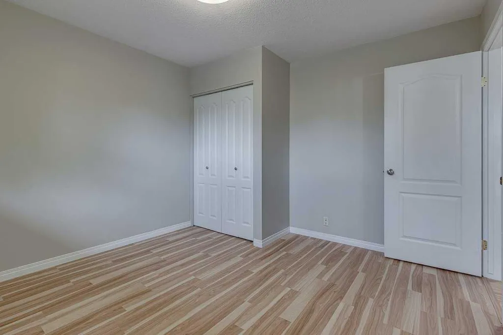 5958 West Park Crescent Crescent N Red Deer AB T4N1G3