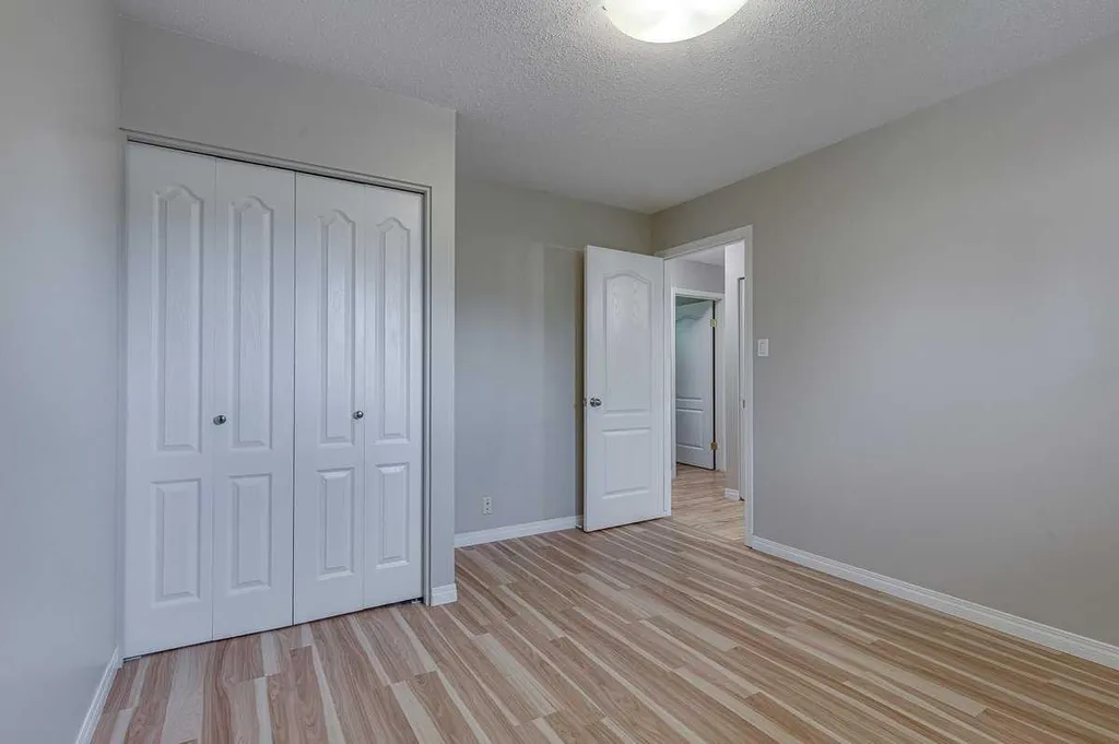 5958 West Park Crescent Crescent N Red Deer AB T4N1G3