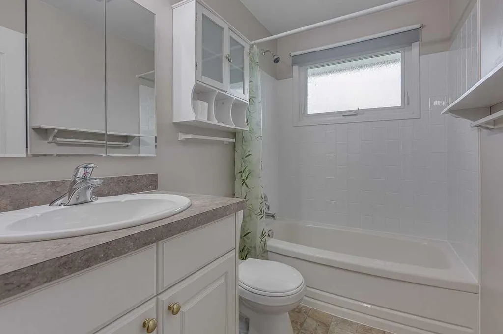 5958 West Park Crescent Crescent N Red Deer AB T4N1G3