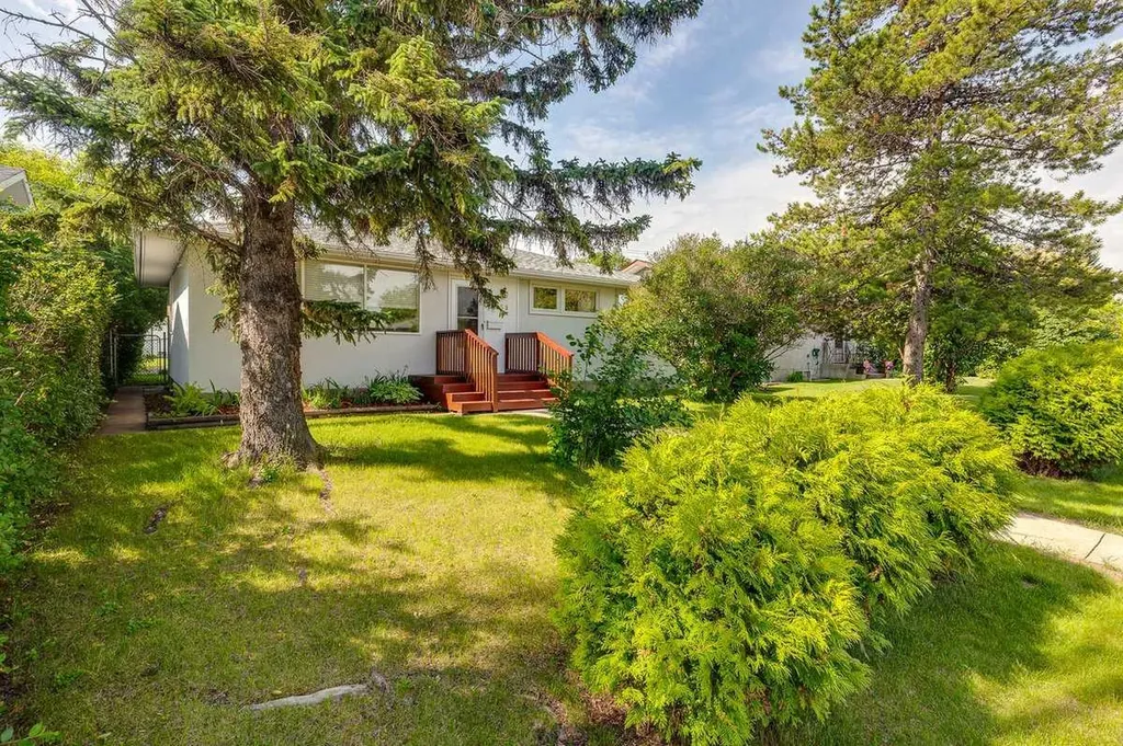 5958 West Park Crescent Crescent N Red Deer AB T4N1G3