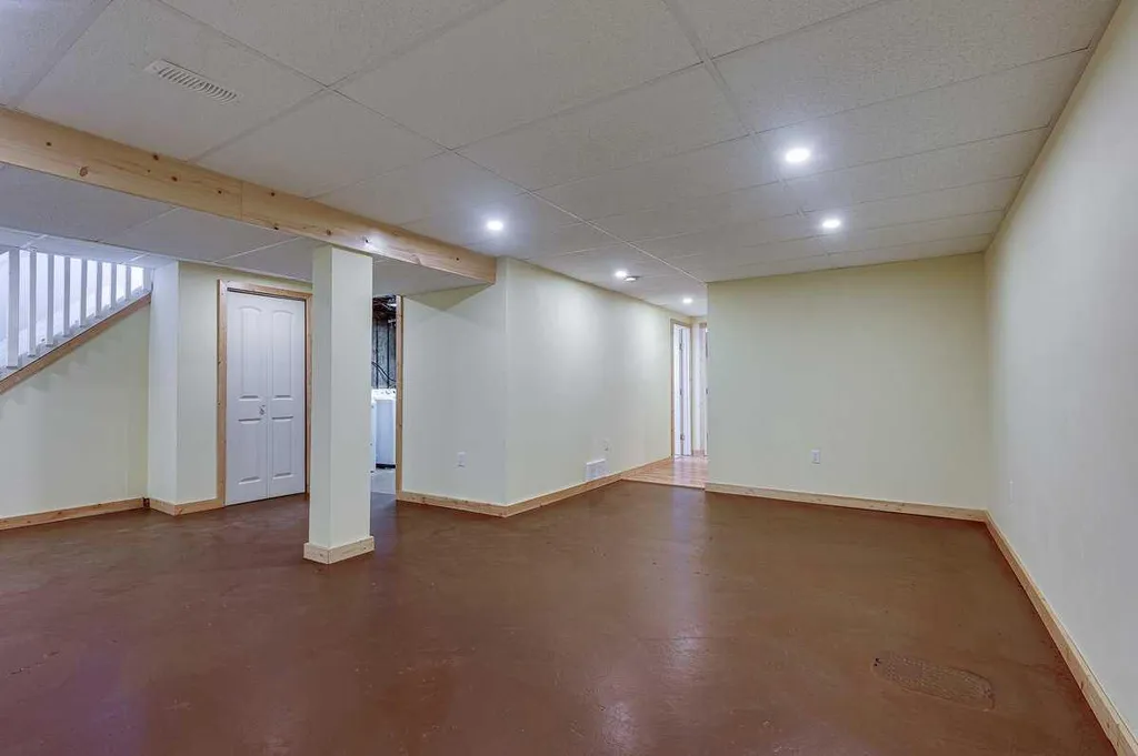 5958 West Park Crescent Crescent N Red Deer AB T4N1G3