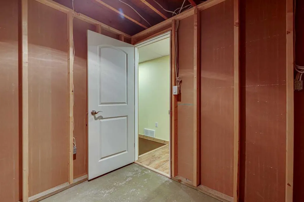 5958 West Park Crescent Crescent N Red Deer AB T4N1G3