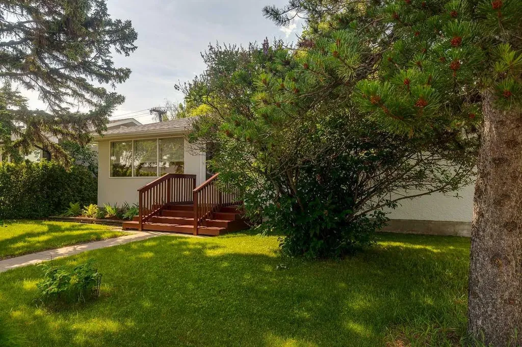 5958 West Park Crescent Crescent N Red Deer AB T4N1G3