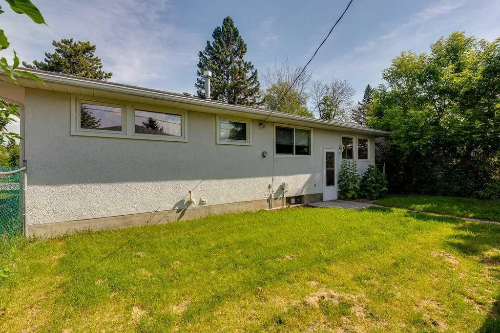 5958 West Park Crescent Crescent N Red Deer AB T4N1G3