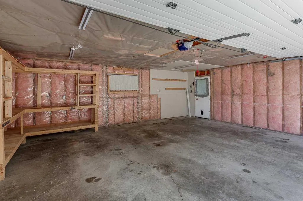 5958 West Park Crescent Crescent N Red Deer AB T4N1G3
