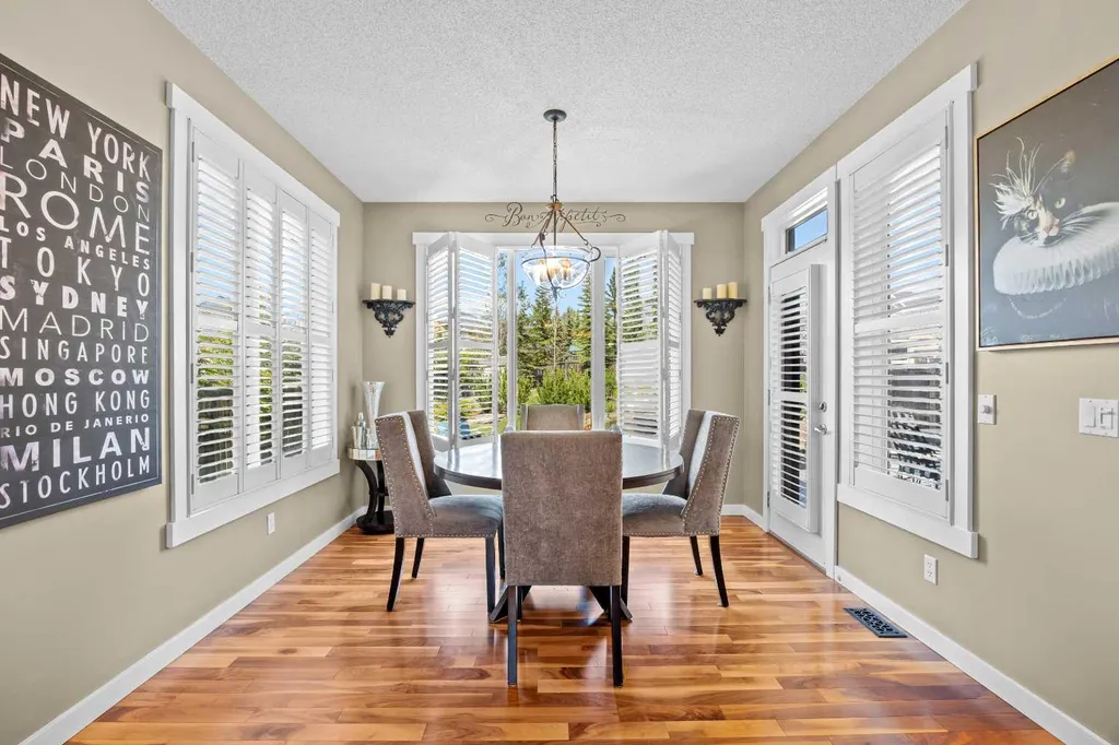 113 Tusslewood Bay NW Calgary AB T3L 2Y3