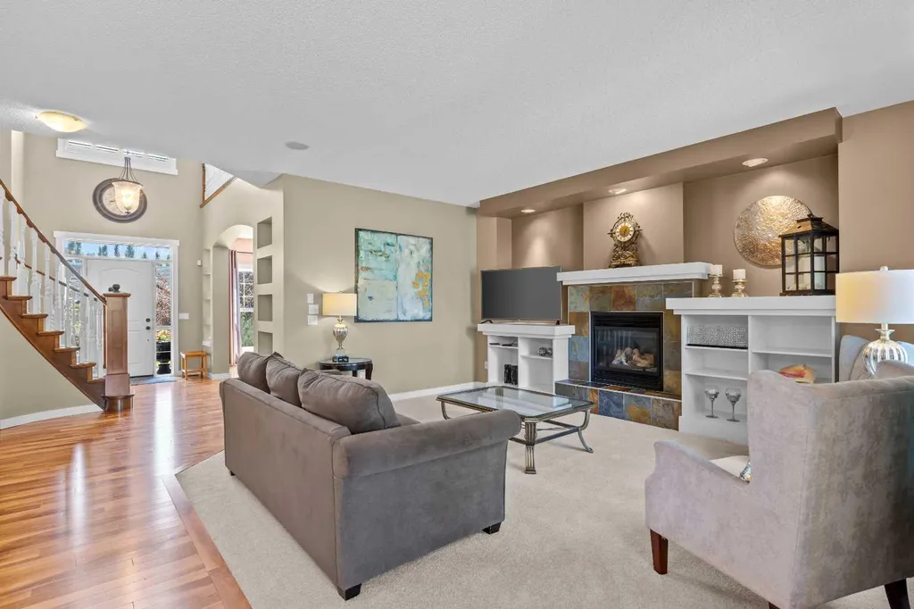 113 Tusslewood Bay NW Calgary AB T3L 2Y3