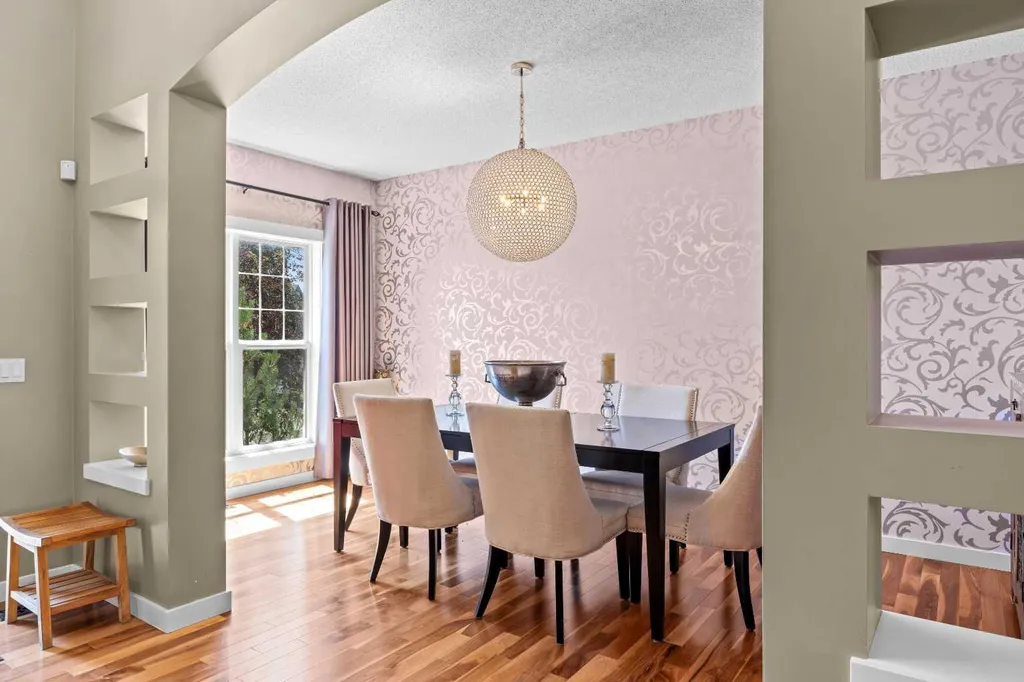 113 Tusslewood Bay NW Calgary AB T3L 2Y3