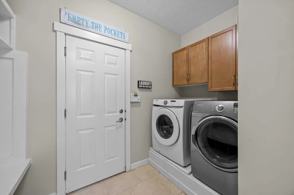 113 Tusslewood Bay NW Calgary AB T3L 2Y3