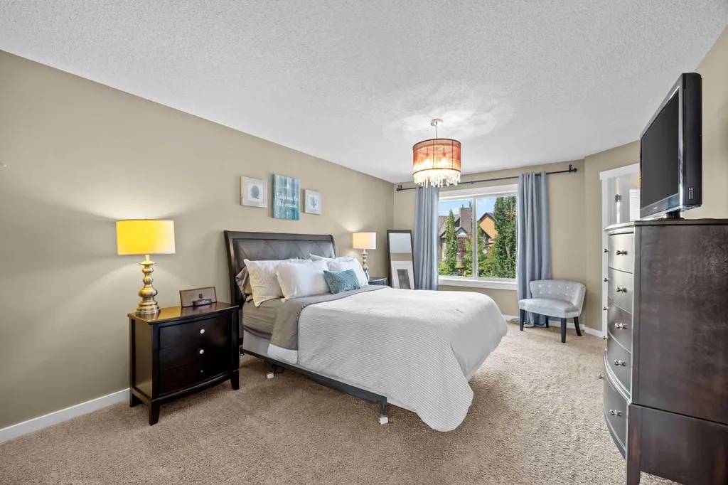 113 Tusslewood Bay NW Calgary AB T3L 2Y3