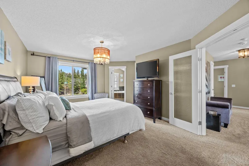 113 Tusslewood Bay NW Calgary AB T3L 2Y3