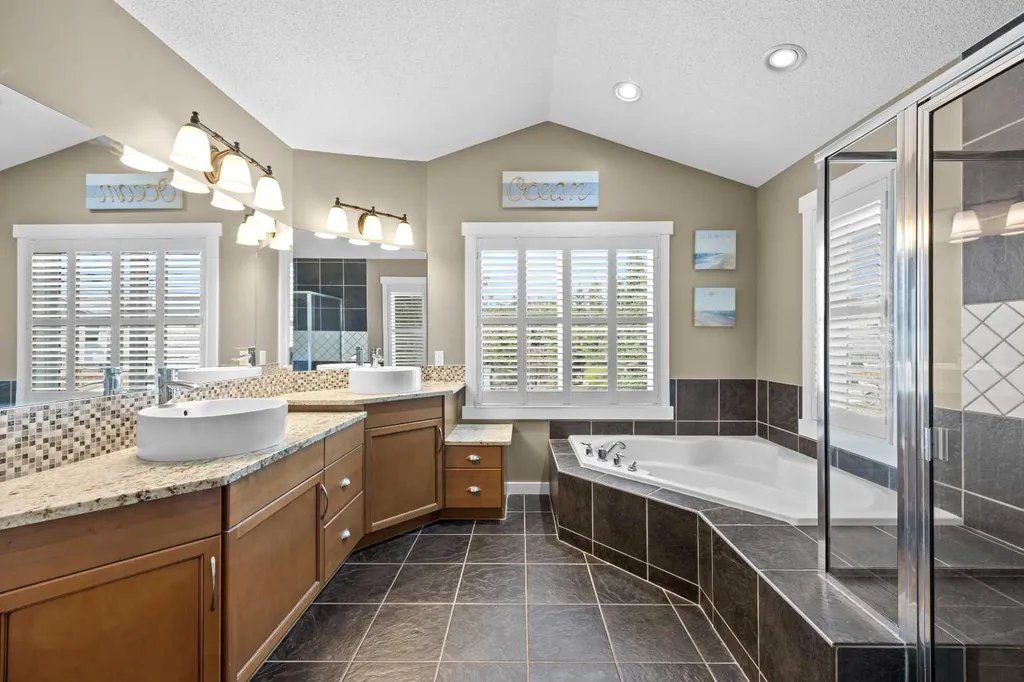 113 Tusslewood Bay NW Calgary AB T3L 2Y3