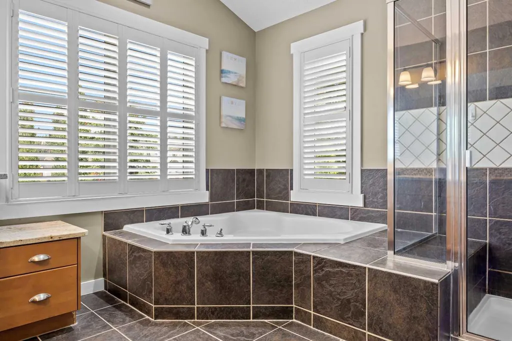 113 Tusslewood Bay NW Calgary AB T3L 2Y3