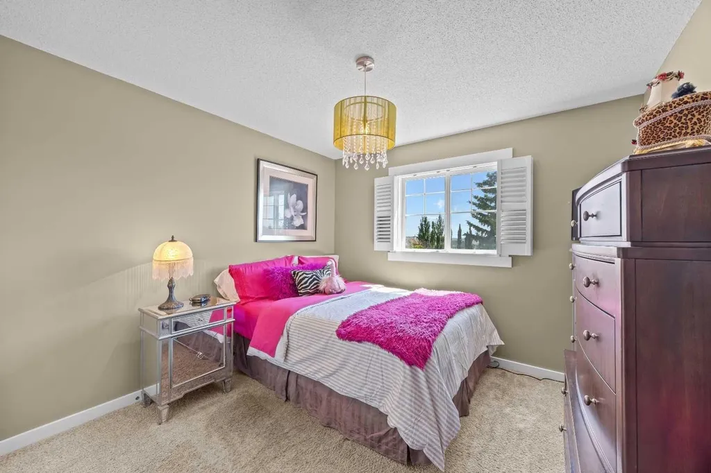 113 Tusslewood Bay NW Calgary AB T3L 2Y3