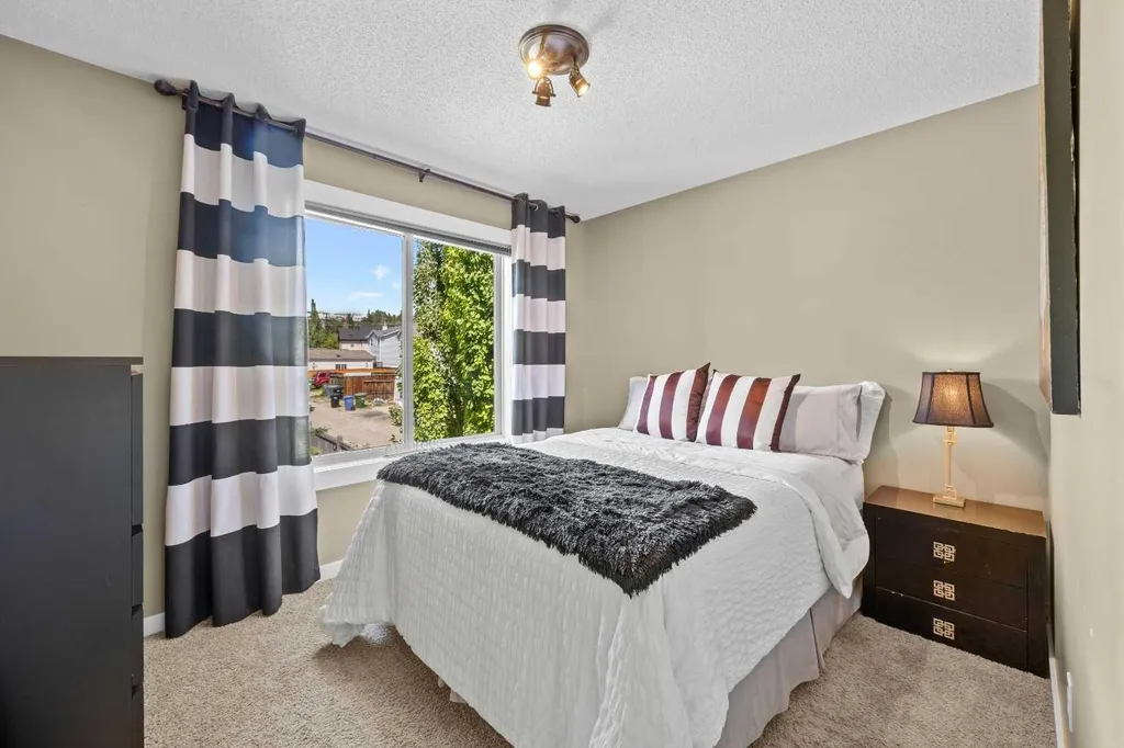 113 Tusslewood Bay NW Calgary AB T3L 2Y3