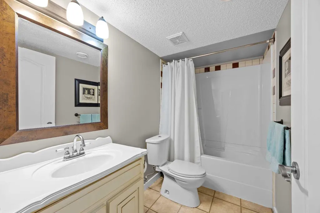 113 Tusslewood Bay NW Calgary AB T3L 2Y3