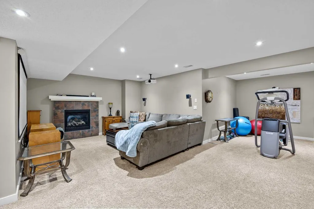 113 Tusslewood Bay NW Calgary AB T3L 2Y3