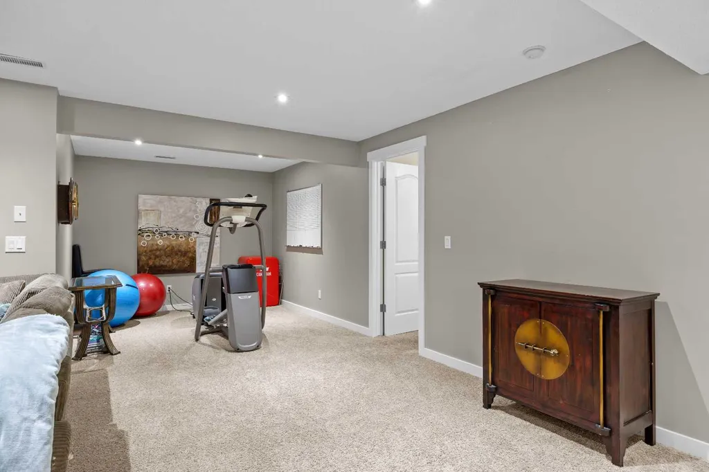113 Tusslewood Bay NW Calgary AB T3L 2Y3
