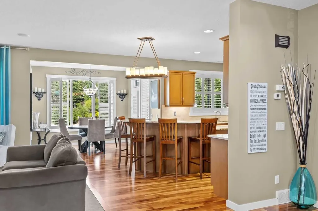 113 Tusslewood Bay NW Calgary AB T3L 2Y3