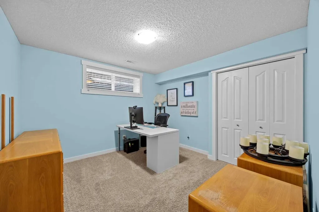 113 Tusslewood Bay NW Calgary AB T3L 2Y3