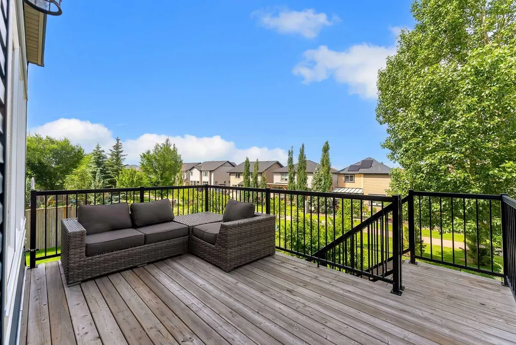 83 Ravenscroft Close SE Airdrie AB T4A 0M1
