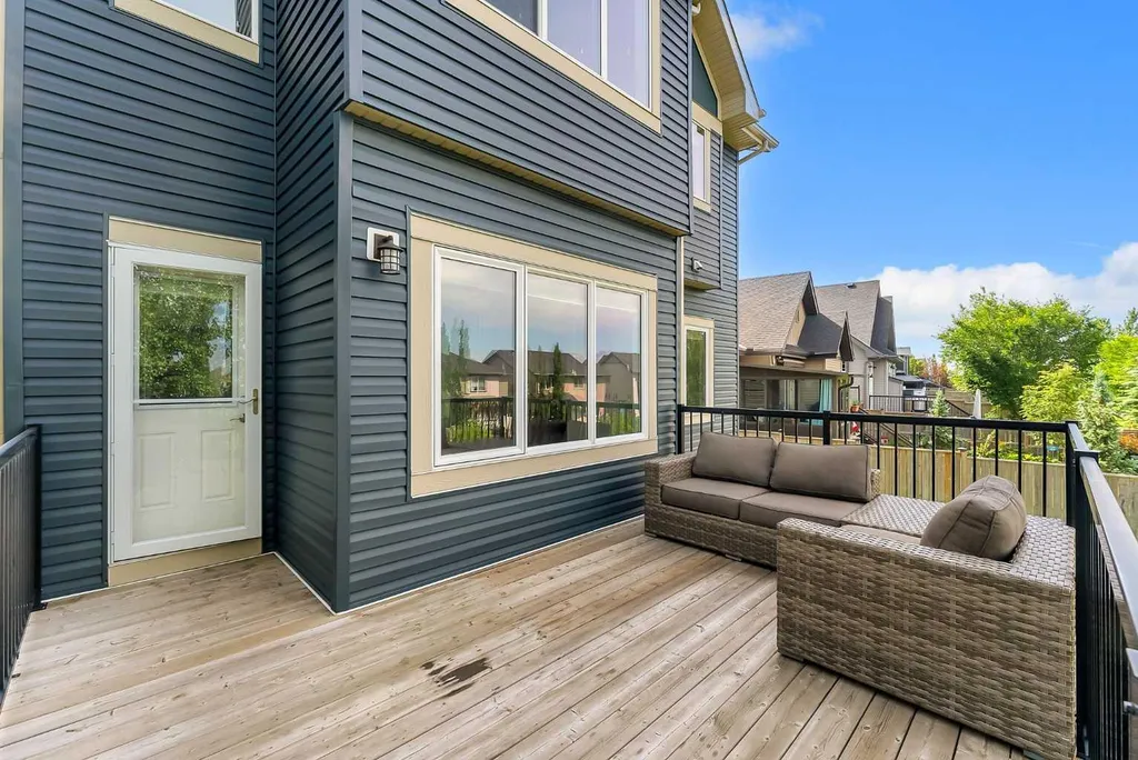 83 Ravenscroft Close SE Airdrie AB T4A 0M1