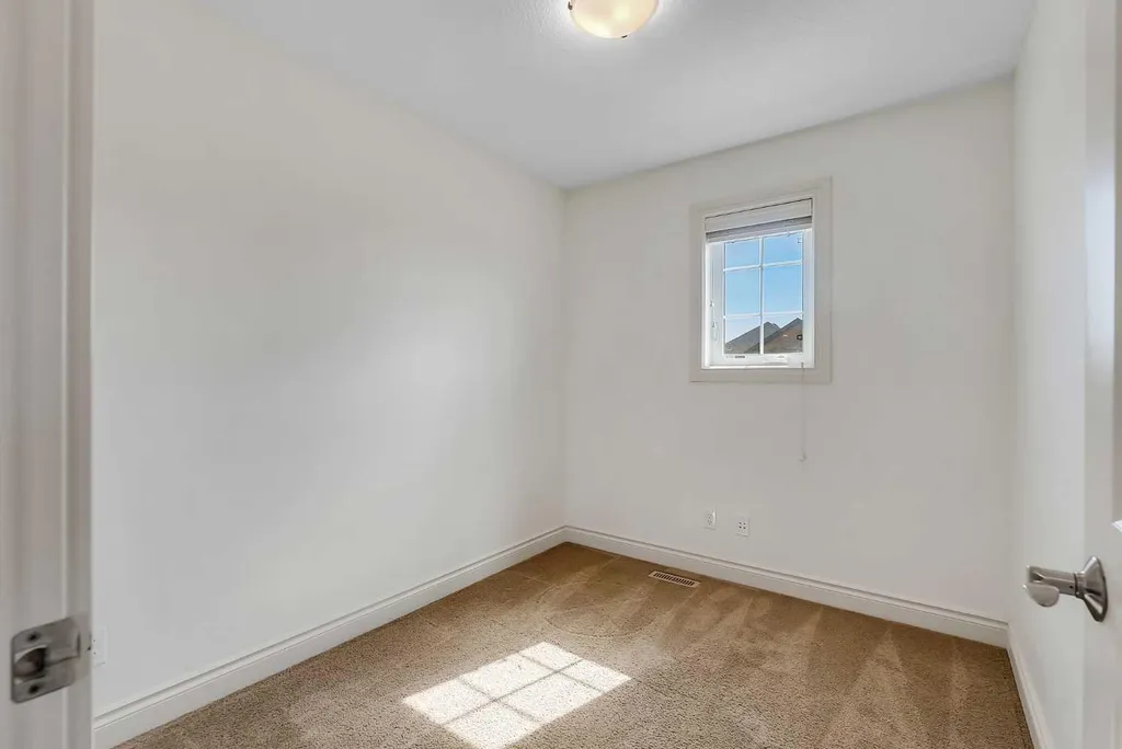 83 Ravenscroft Close SE Airdrie AB T4A 0M1