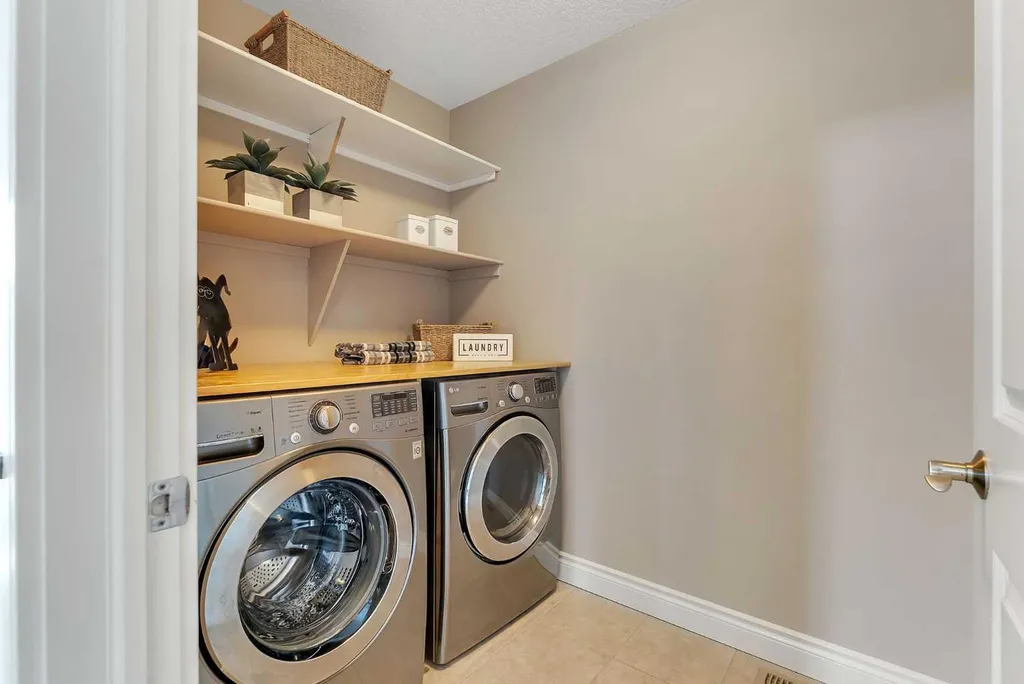 83 Ravenscroft Close SE Airdrie AB T4A 0M1