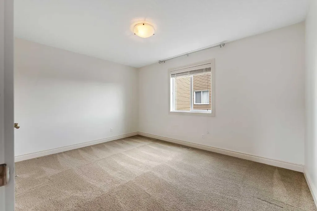 83 Ravenscroft Close SE Airdrie AB T4A 0M1