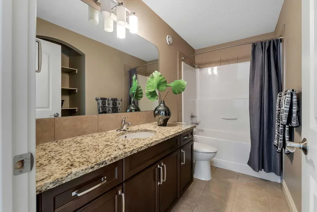 83 Ravenscroft Close SE Airdrie AB T4A 0M1